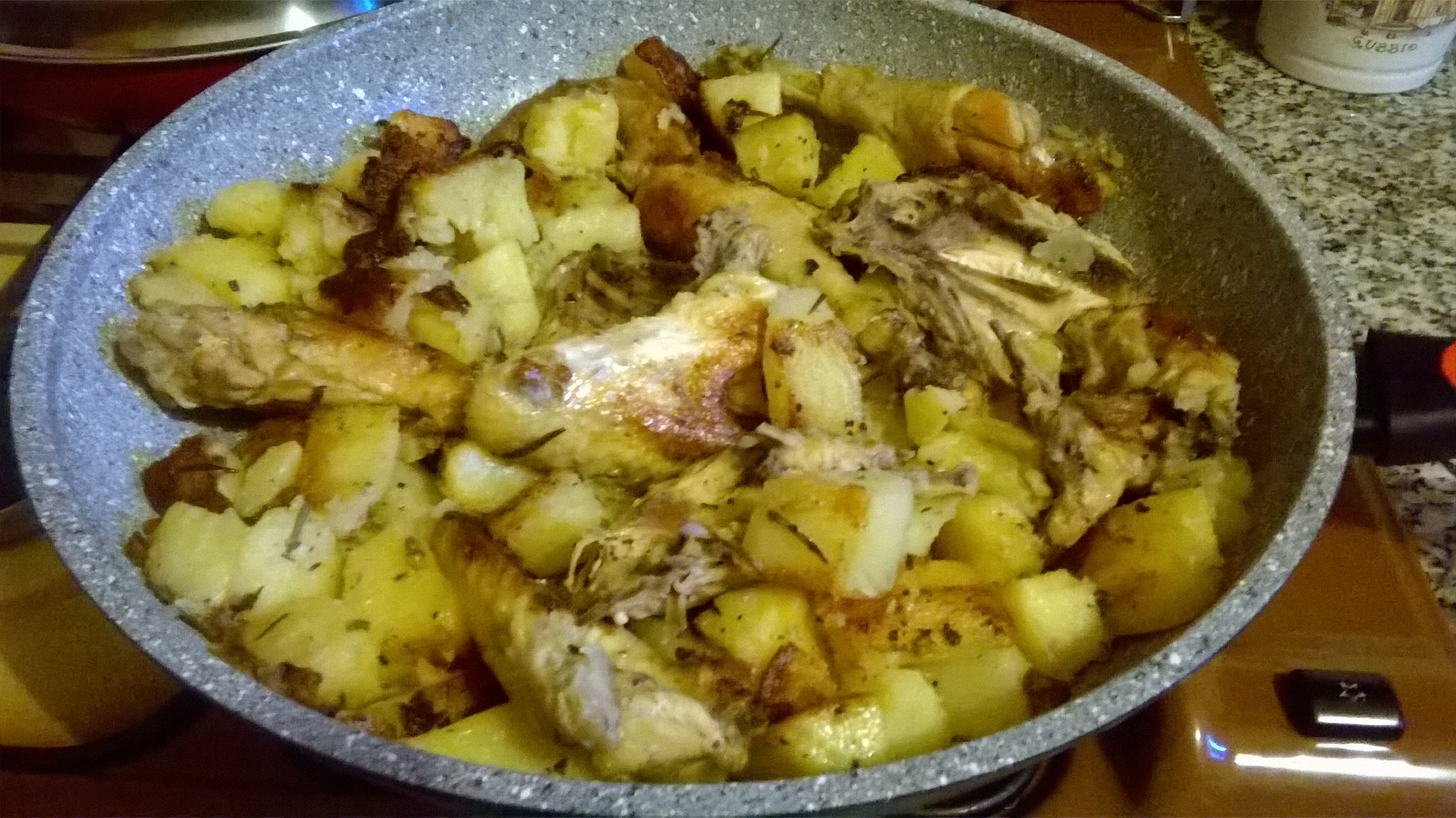 Pollo e patate in padella