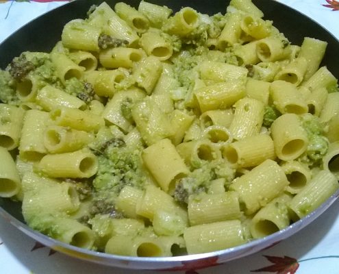 Mezze maniche broccoli e salsiccia