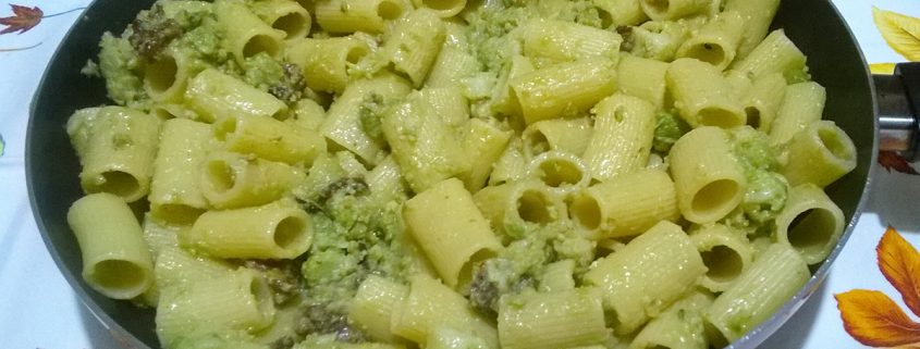 Mezze maniche broccoli e salsiccia