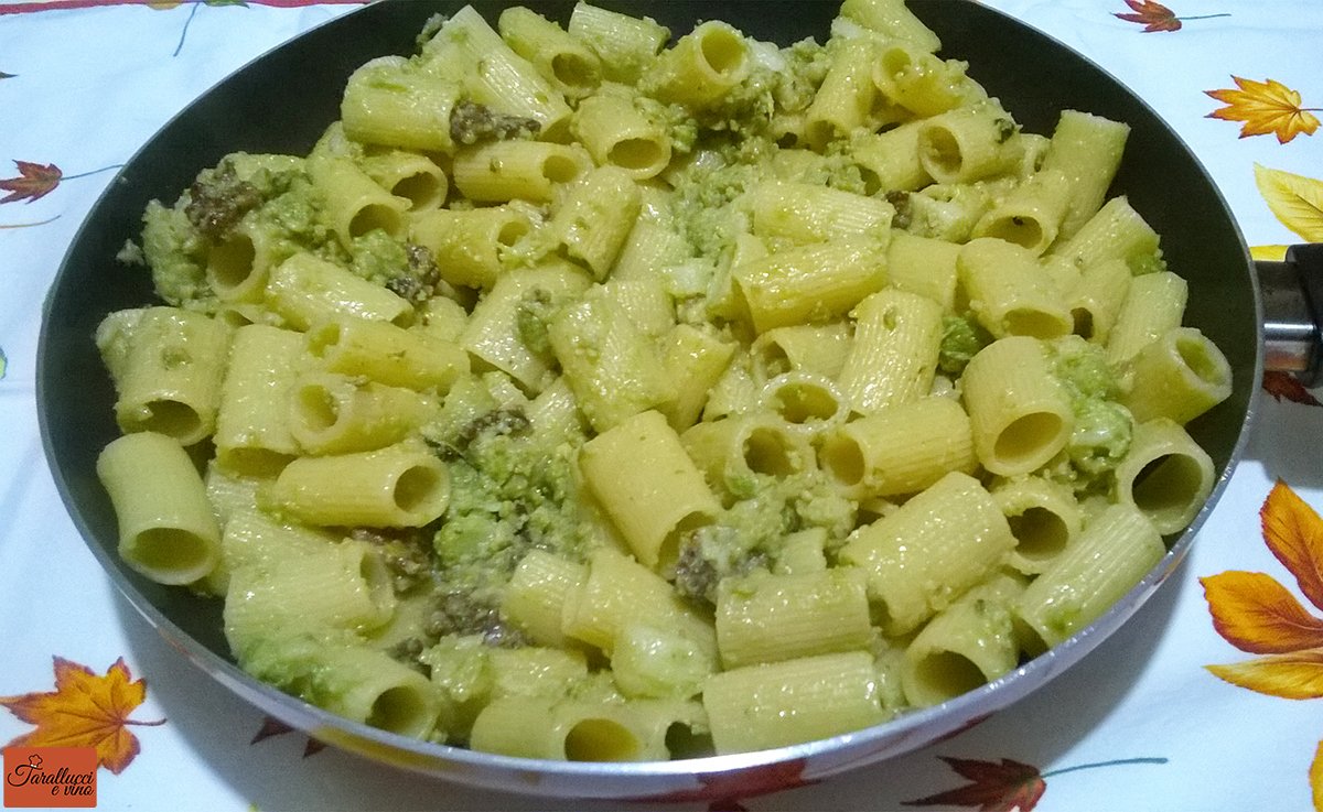 Mezze maniche broccoli e salsiccia