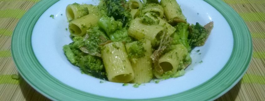 Pasta con broccoletti siciliani e prosciutto