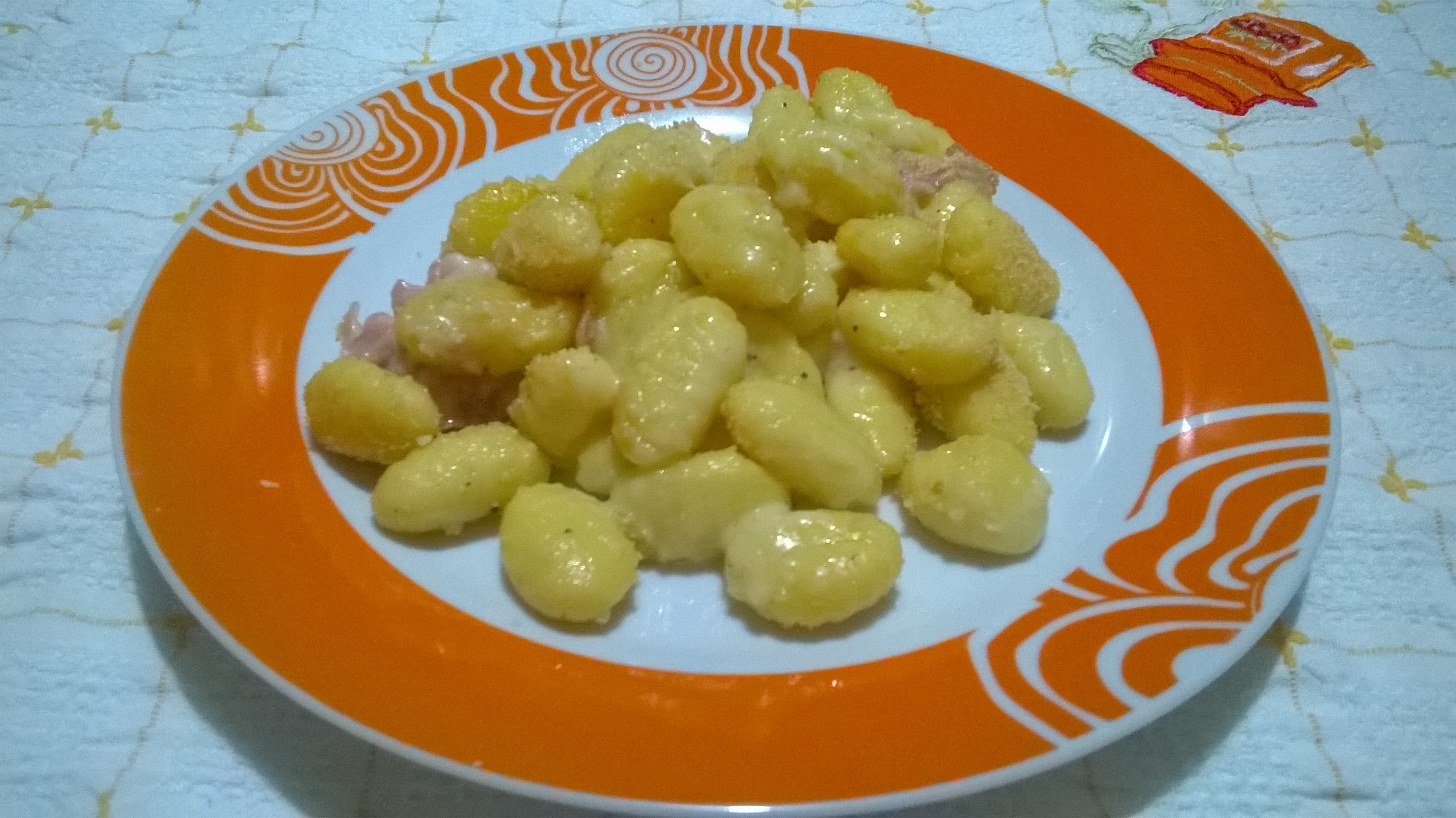 Gnocchi gratinati ai formaggi e prosciutto cotto