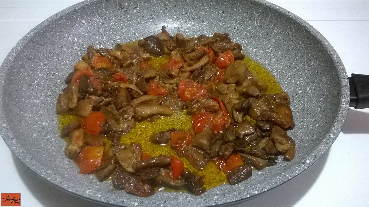 preparazione tagliolini ai funghi porcini