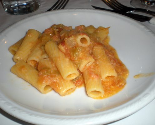 rigatoni al sugo di melanzane