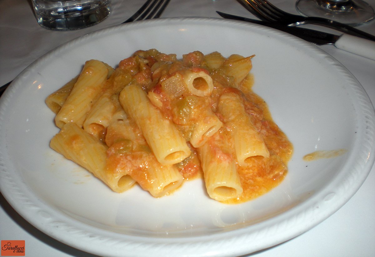 rigatoni al sugo di melanzane