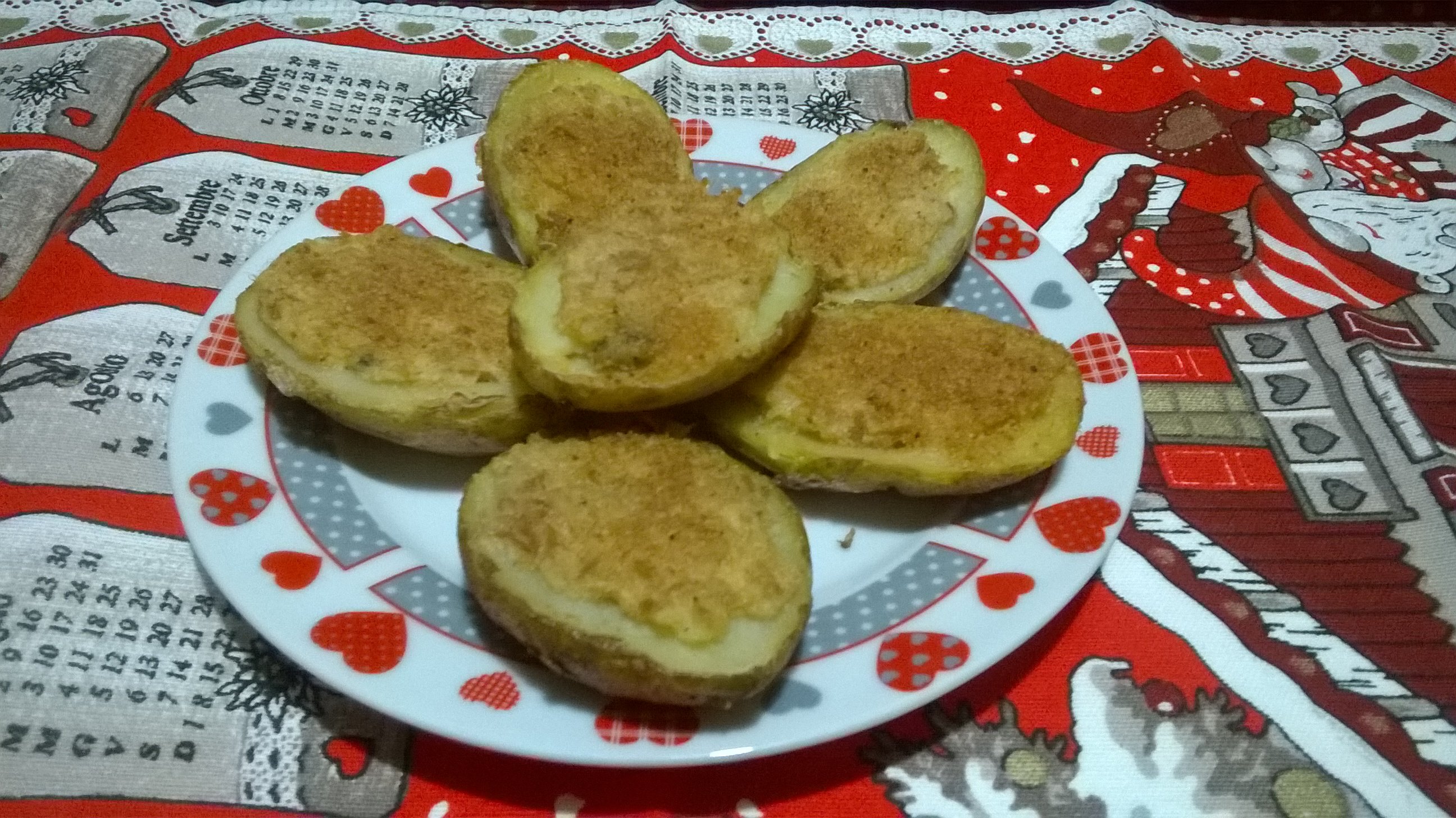 Patate al forno ripiene di tonno