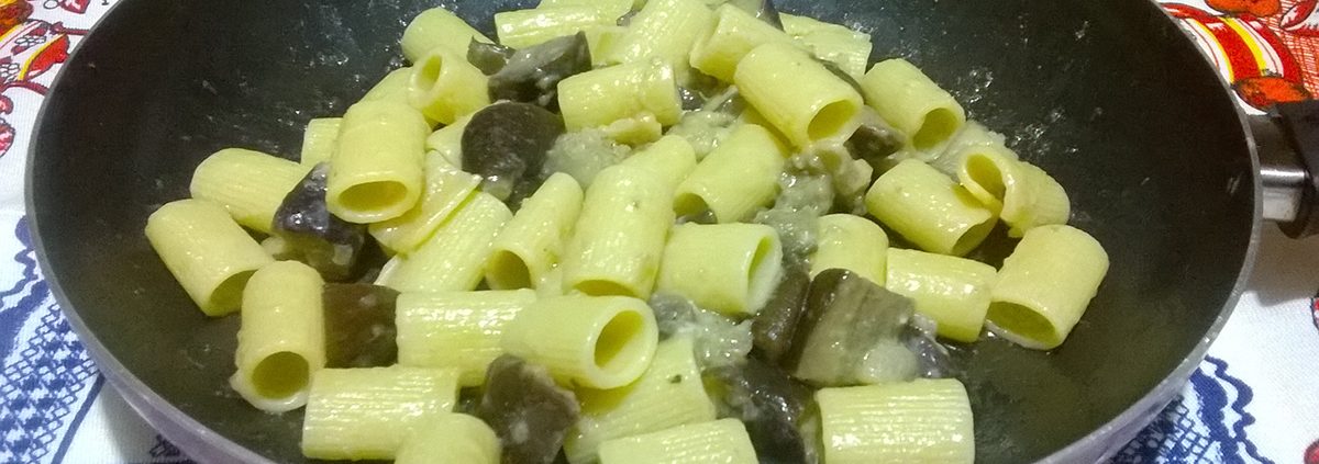 pasta con melanzane e pecorino