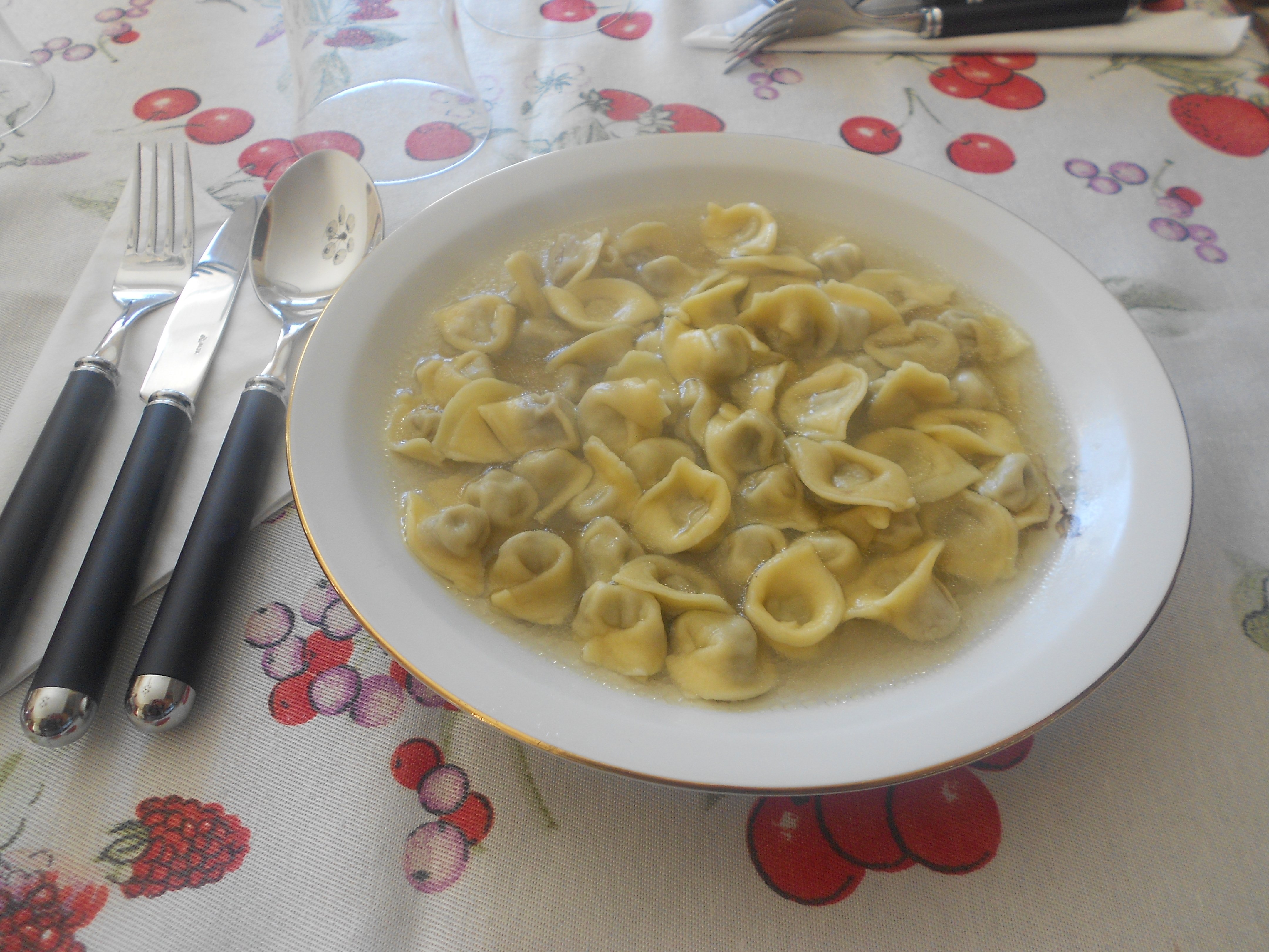 Tortellini in brodo