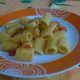 Mezze maniche con carciofi e pomodori