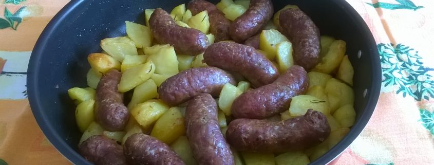 Salsicce e patate al forno