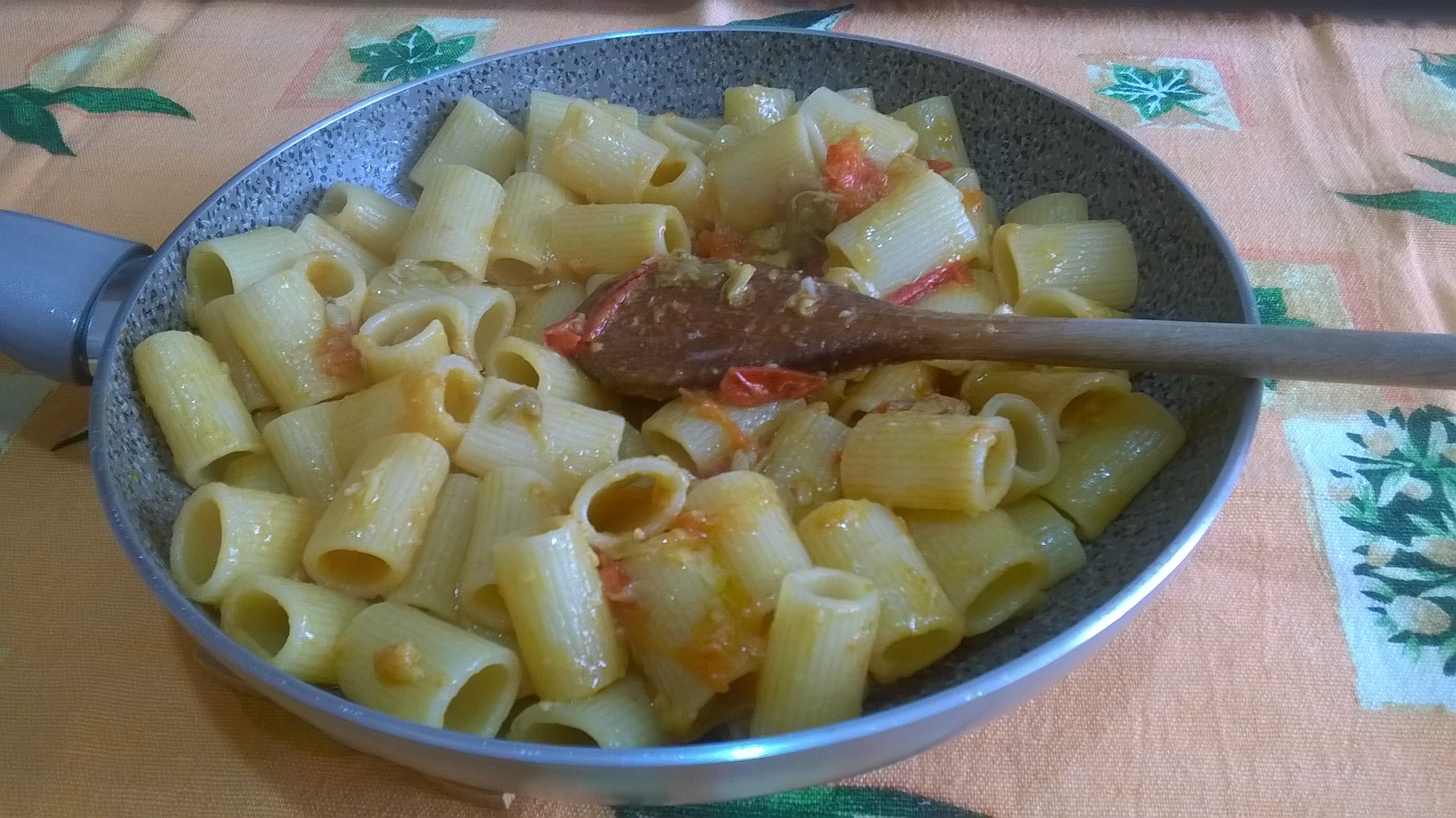 mezze maniche carciofi e pomodori