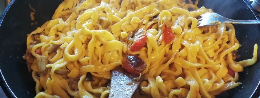 Fettuccine con carciofi e pomodorini