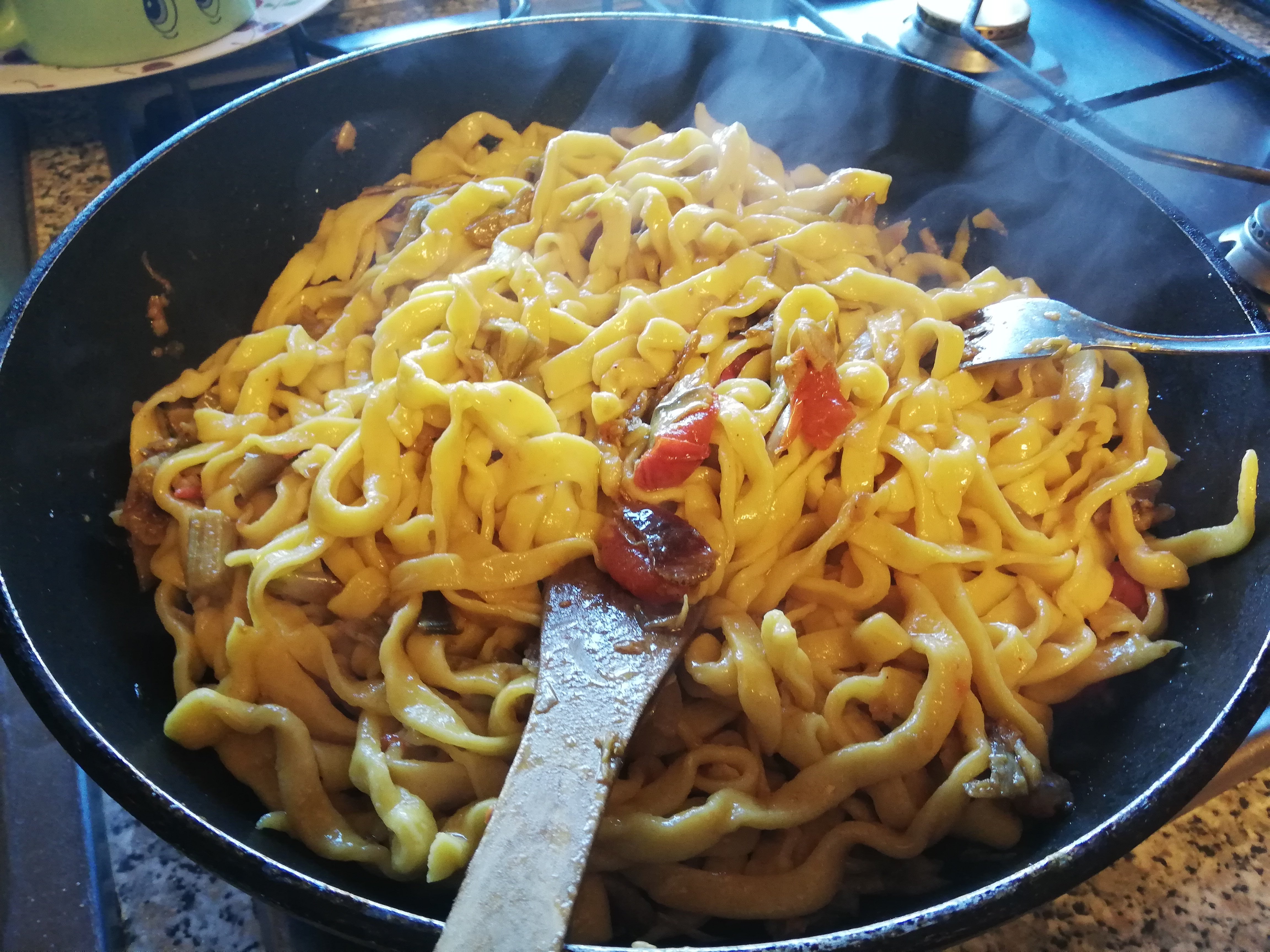 Fettuccine con carciofi e pomodorini