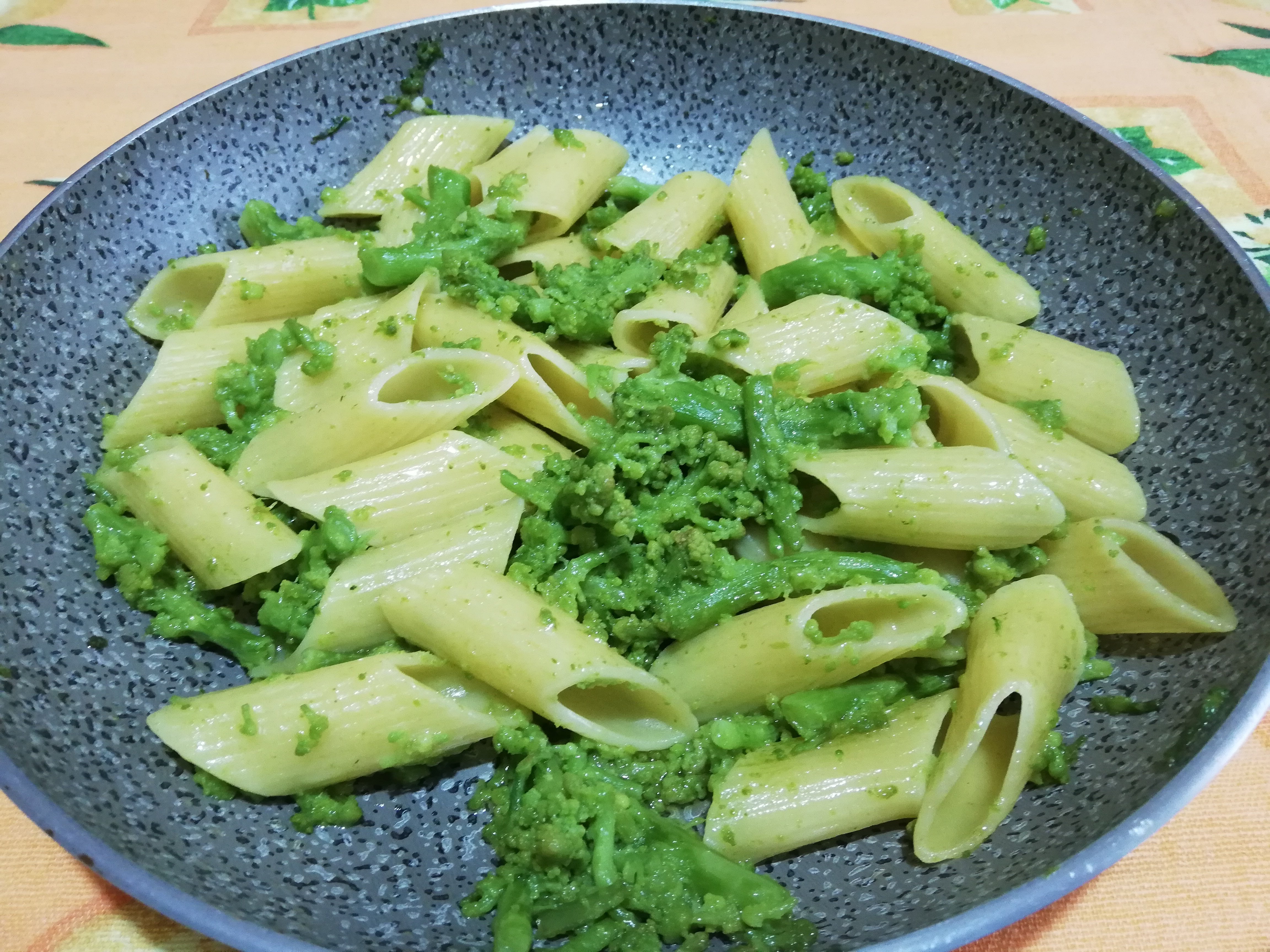 Pennoni al broccolo romano