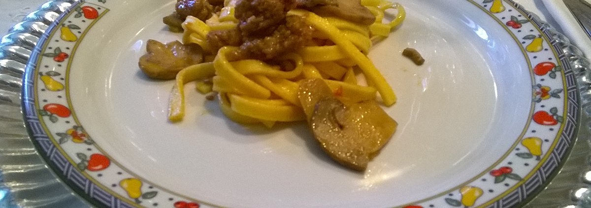 Fettuccine funghi e salsiccia