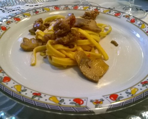 Fettuccine funghi e salsiccia