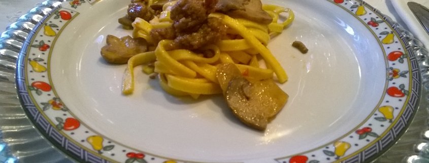 Fettuccine funghi e salsiccia