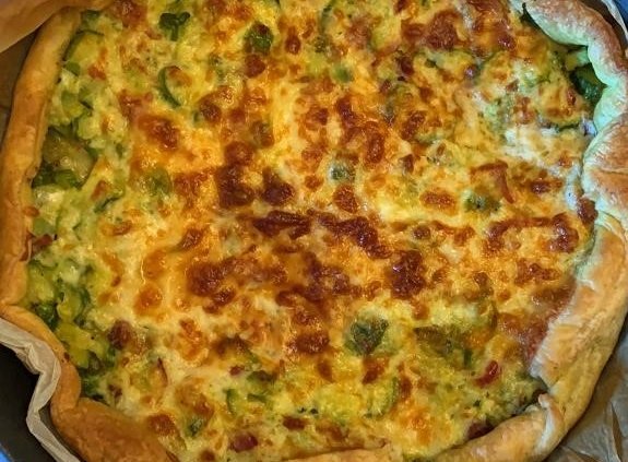 Quiche integrale con zucchine alla curcuma e speck