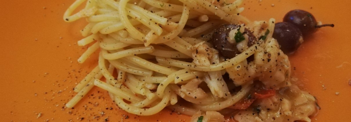 Spaghetti saporiti con gamberoni e salmone