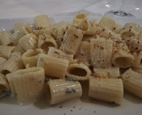 Mezze maniche noci e gorgonzola