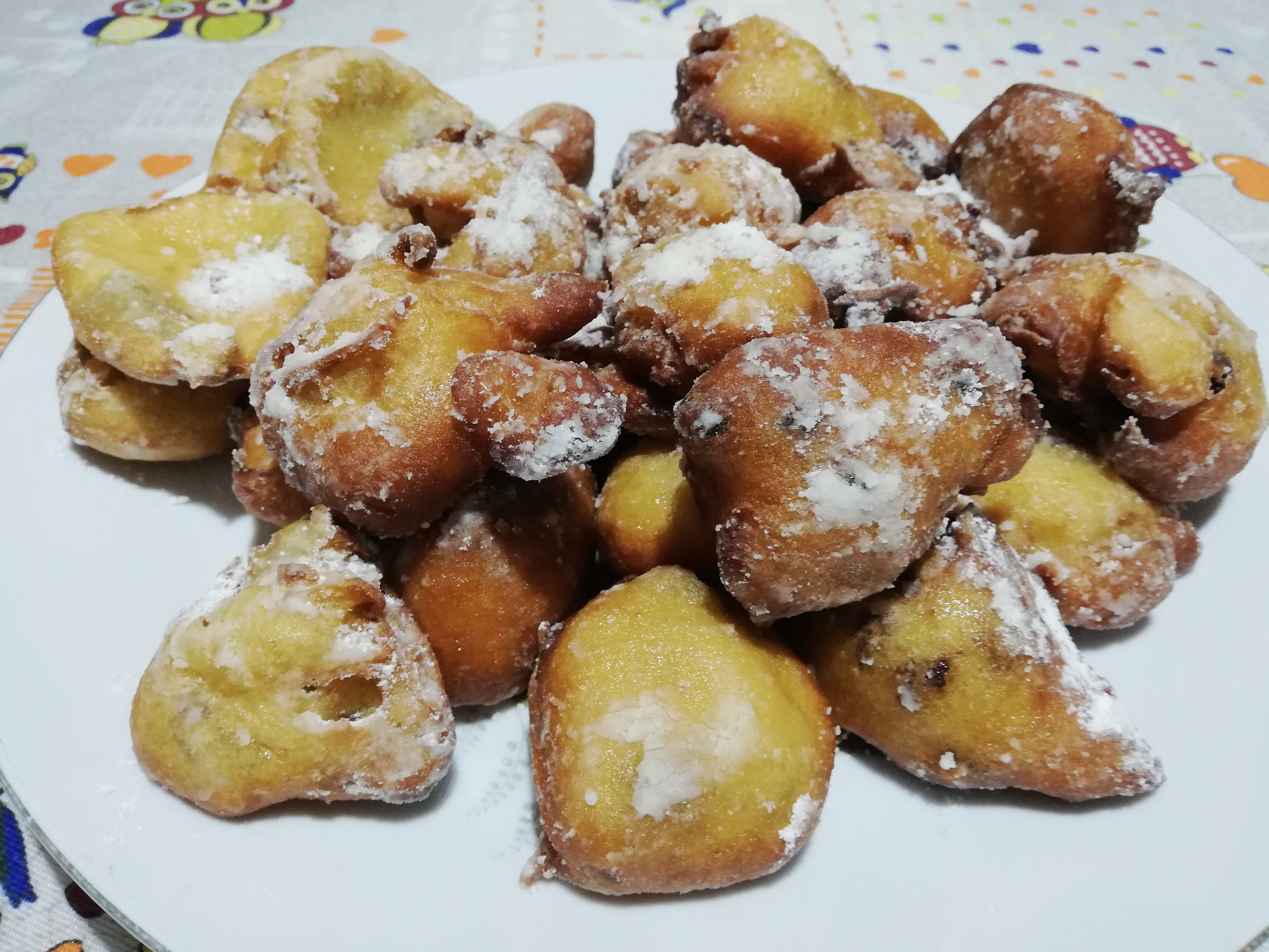 Frittelle dolci con uvetta sultanina