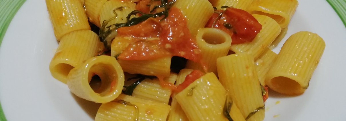 Pasta con rughetta e pomodorini
