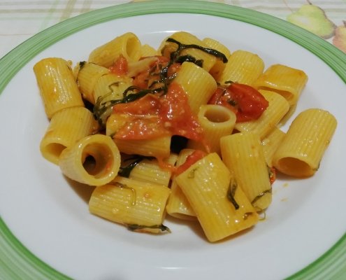Pasta con rughetta e pomodorini