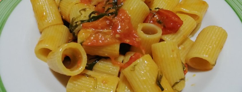 Pasta con rughetta e pomodorini