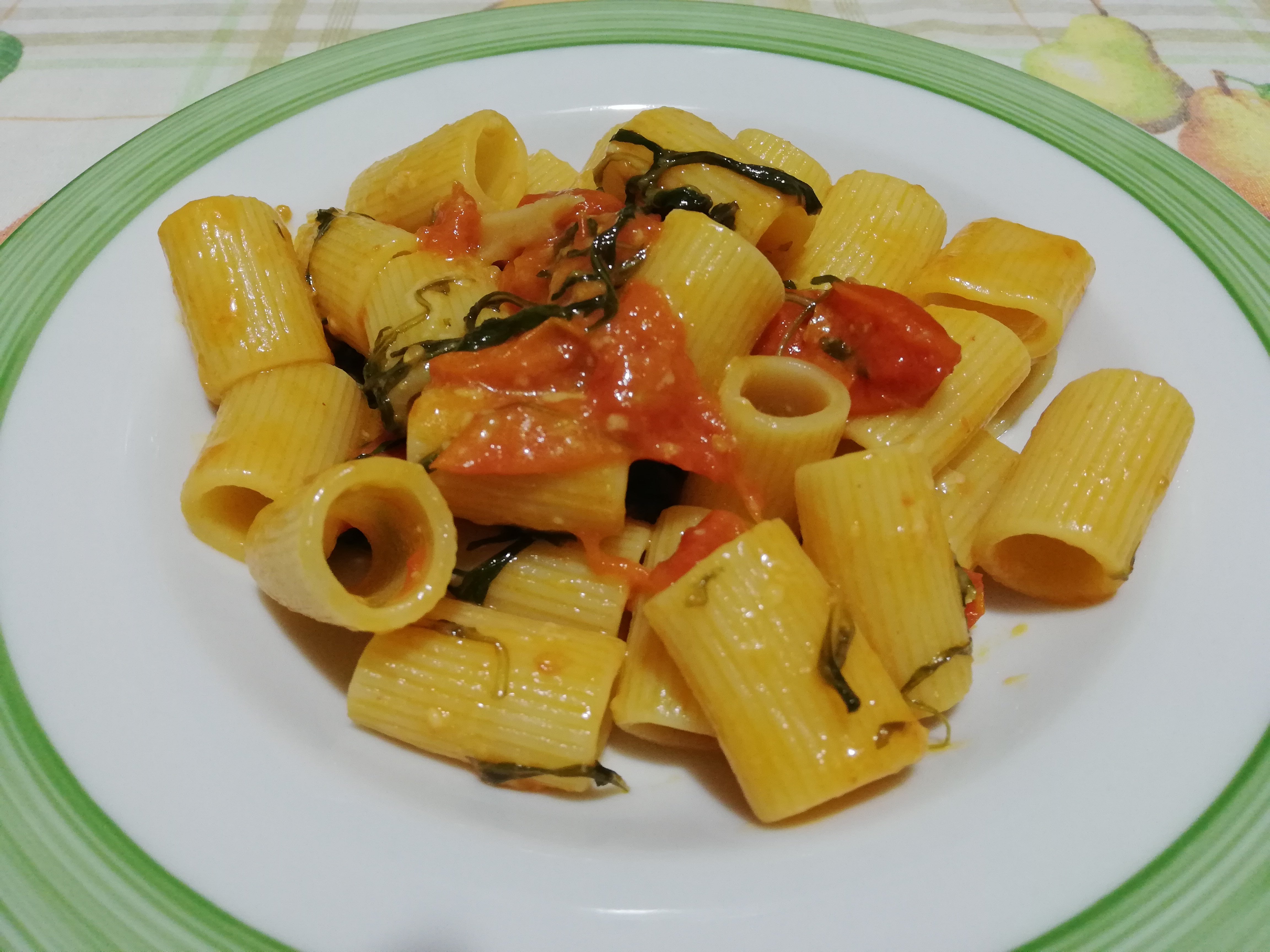 Pasta con rughetta e pomodorini
