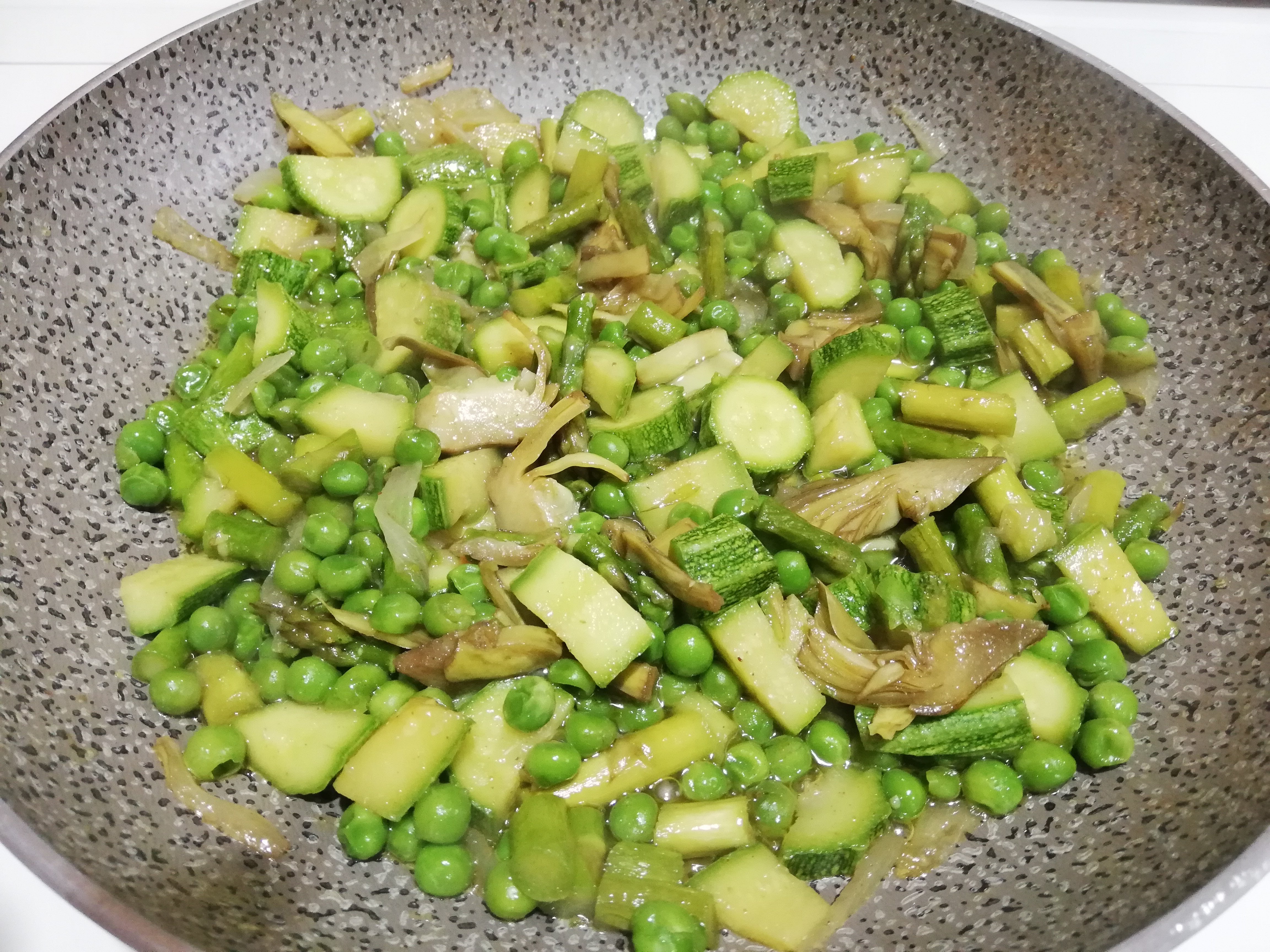 Pennoni con verdure di primavera
