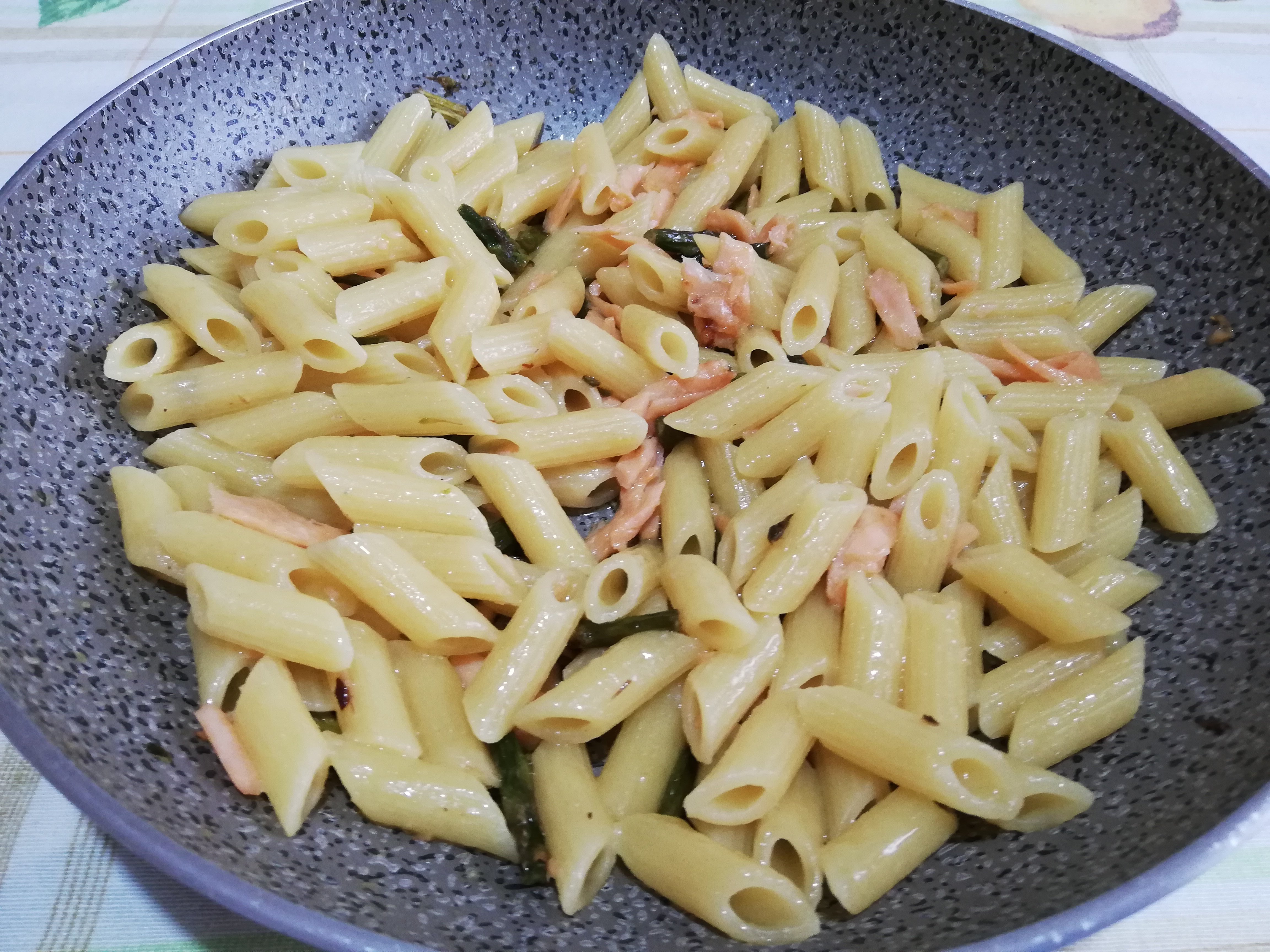 Penne salmone e asparagi