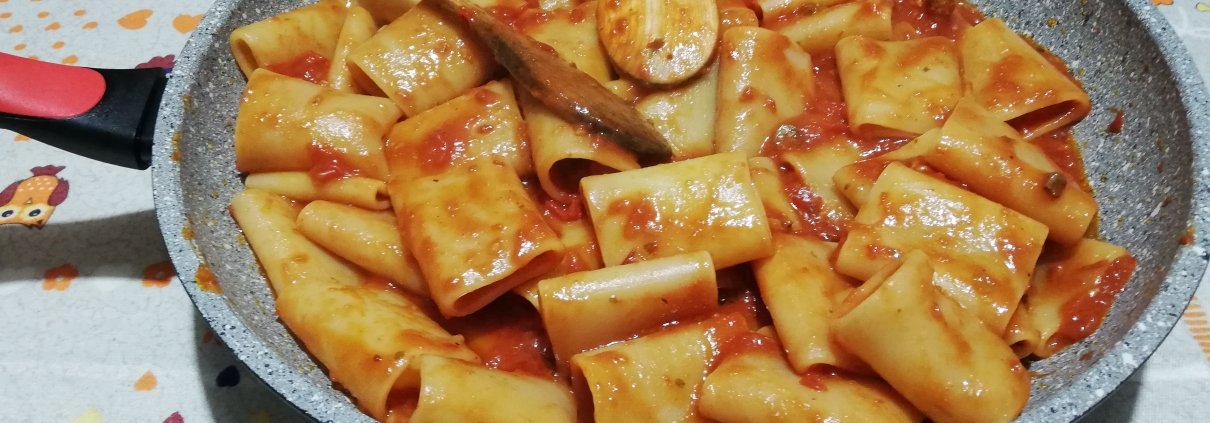 paccheri al pomodoro e funghi