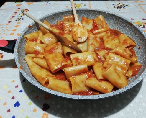 paccheri al pomodoro e funghi
