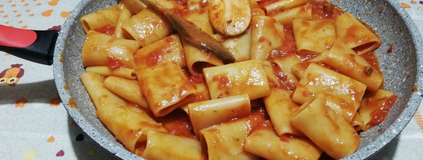 paccheri al pomodoro e funghi