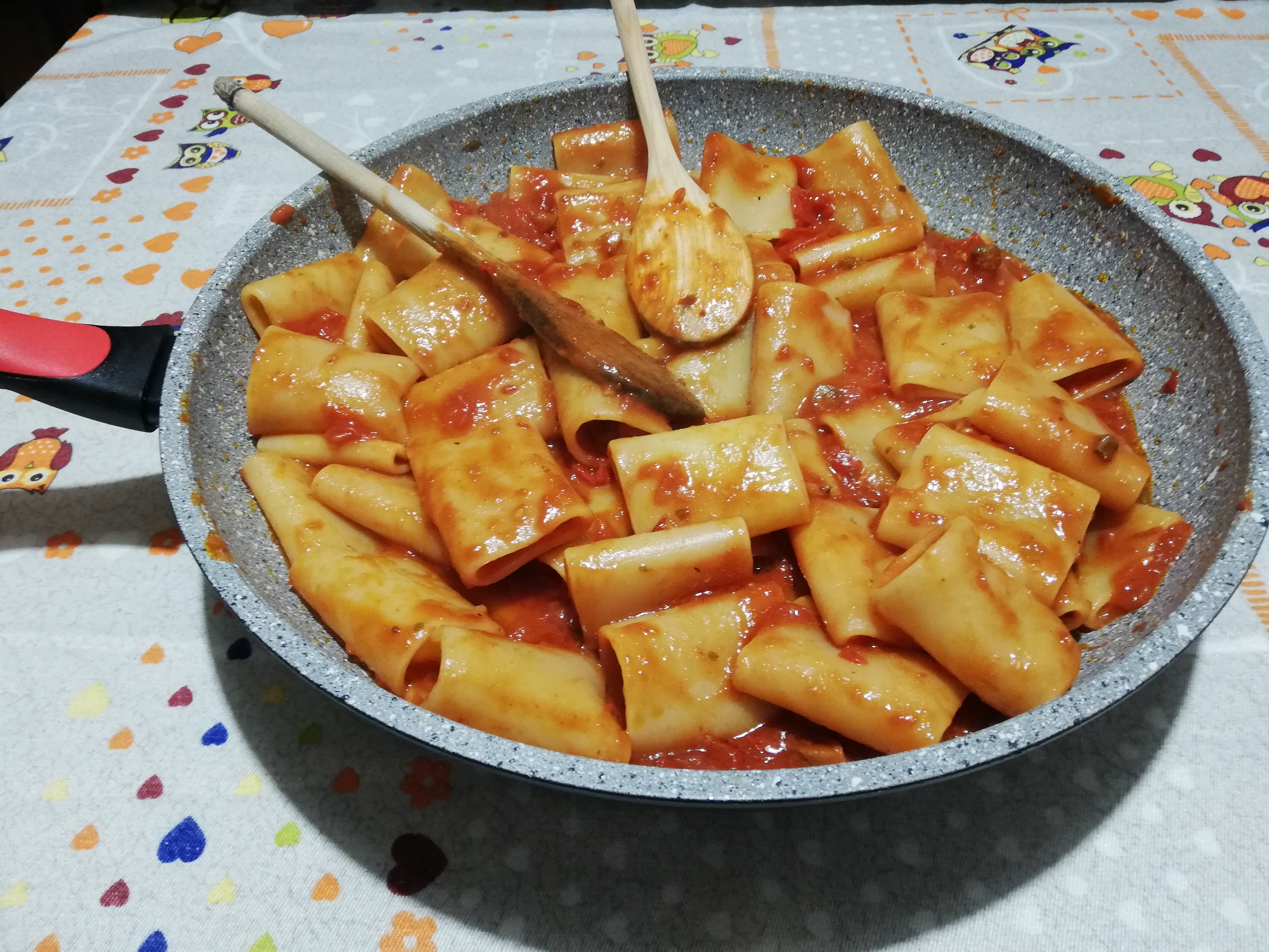 paccheri al pomodoro e funghi