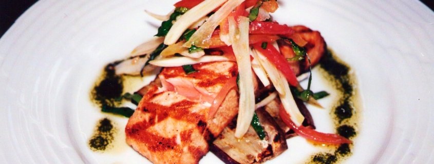Salmone alla griglia con melanzane e finocchi