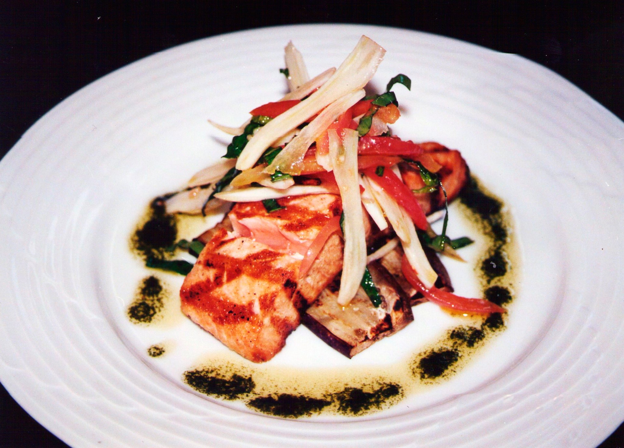 Salmone alla griglia con melanzane e finocchi
