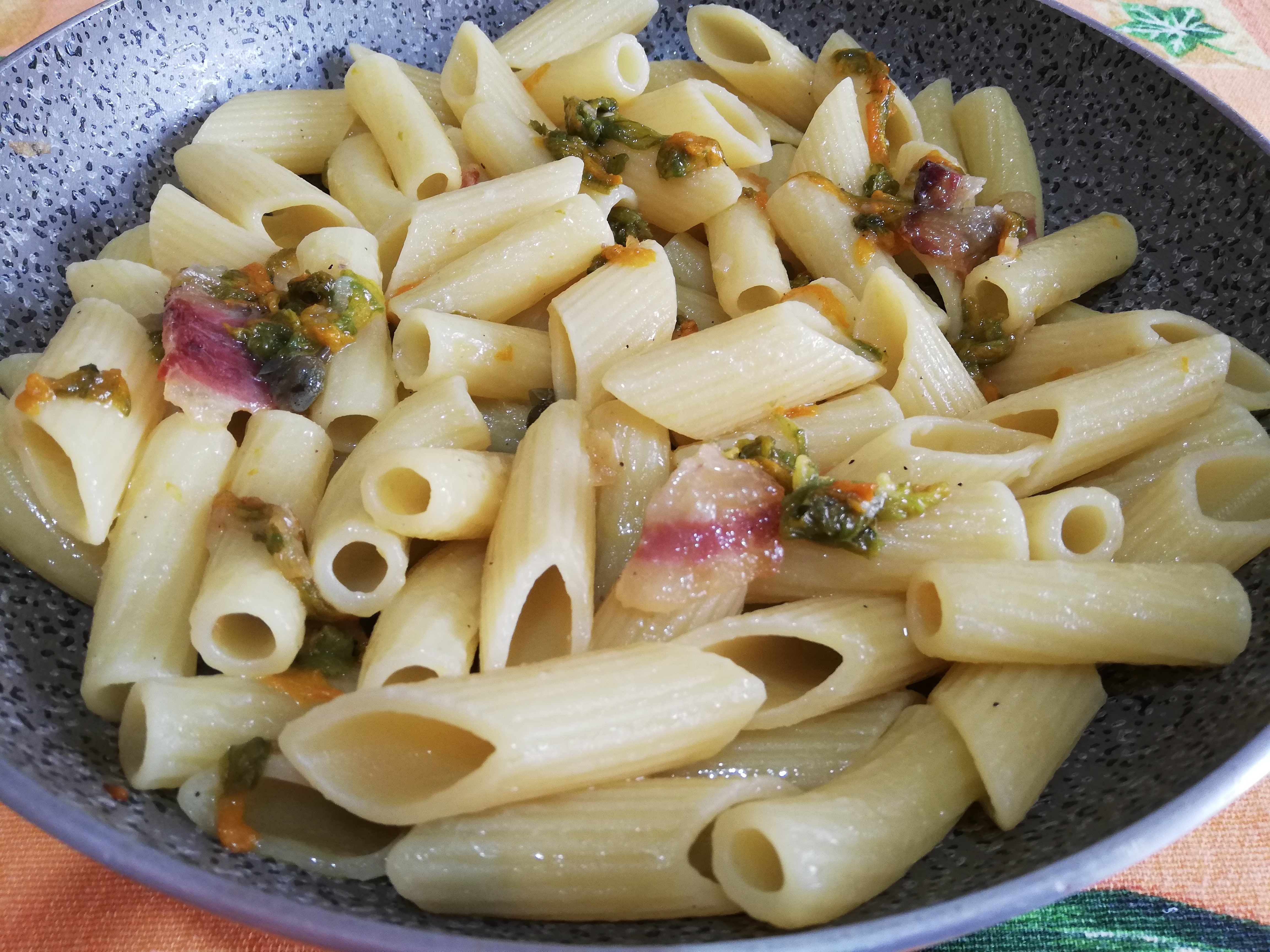 Pasta ai fiori di zucca