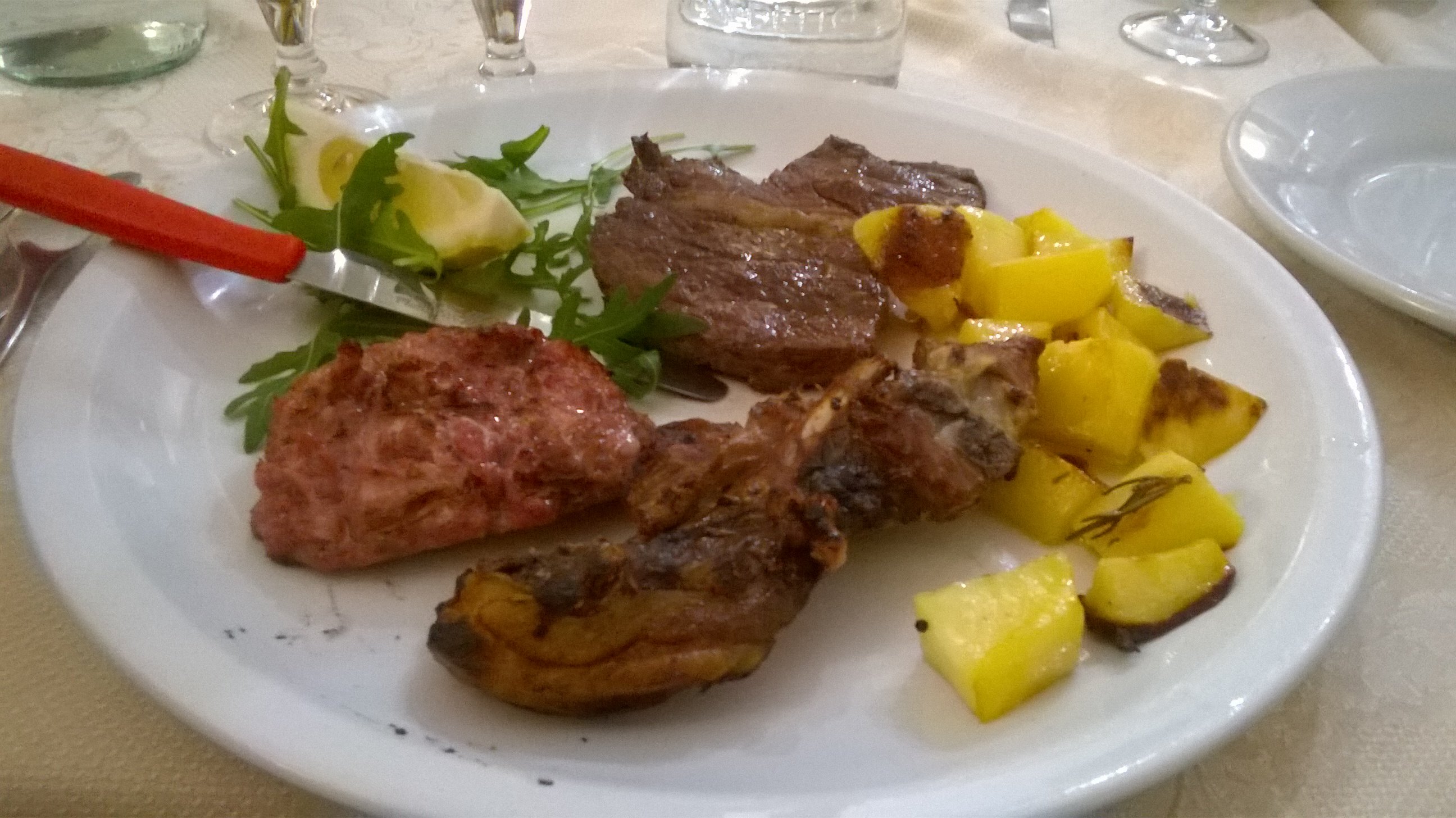 Grigliata di carne con patate