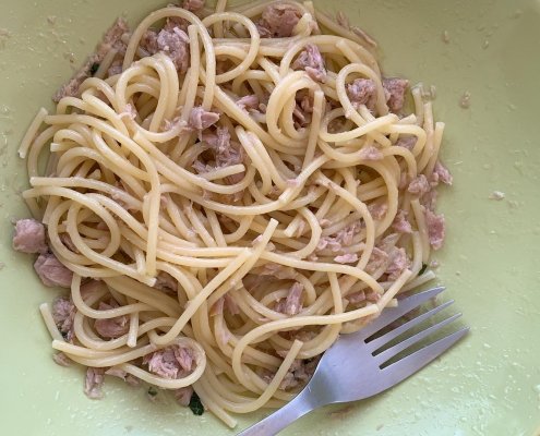 spaghetti al limone e tonno