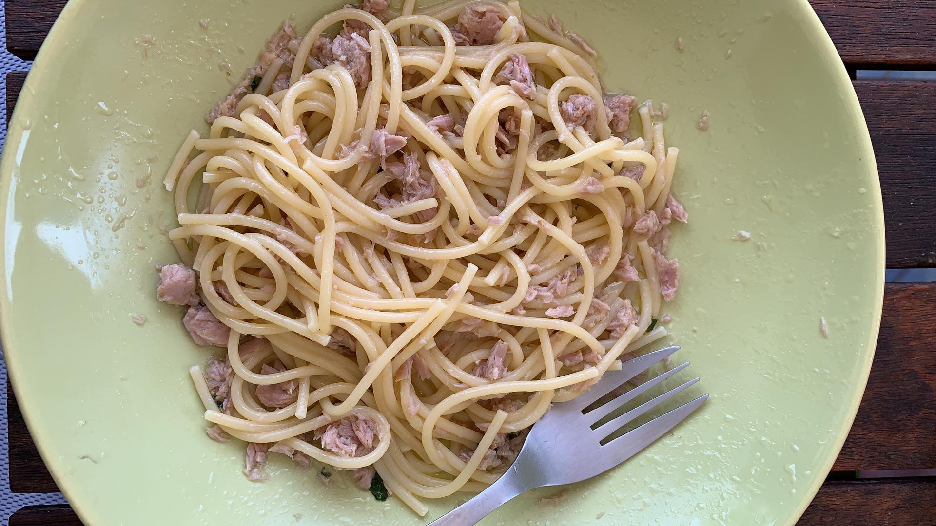spaghetti al limone e tonno