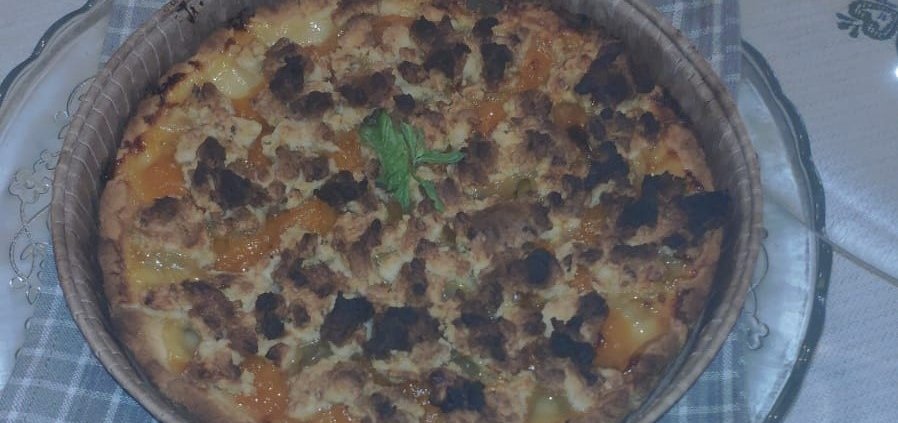 Crostata senza glutine con albicocche e frutta secca