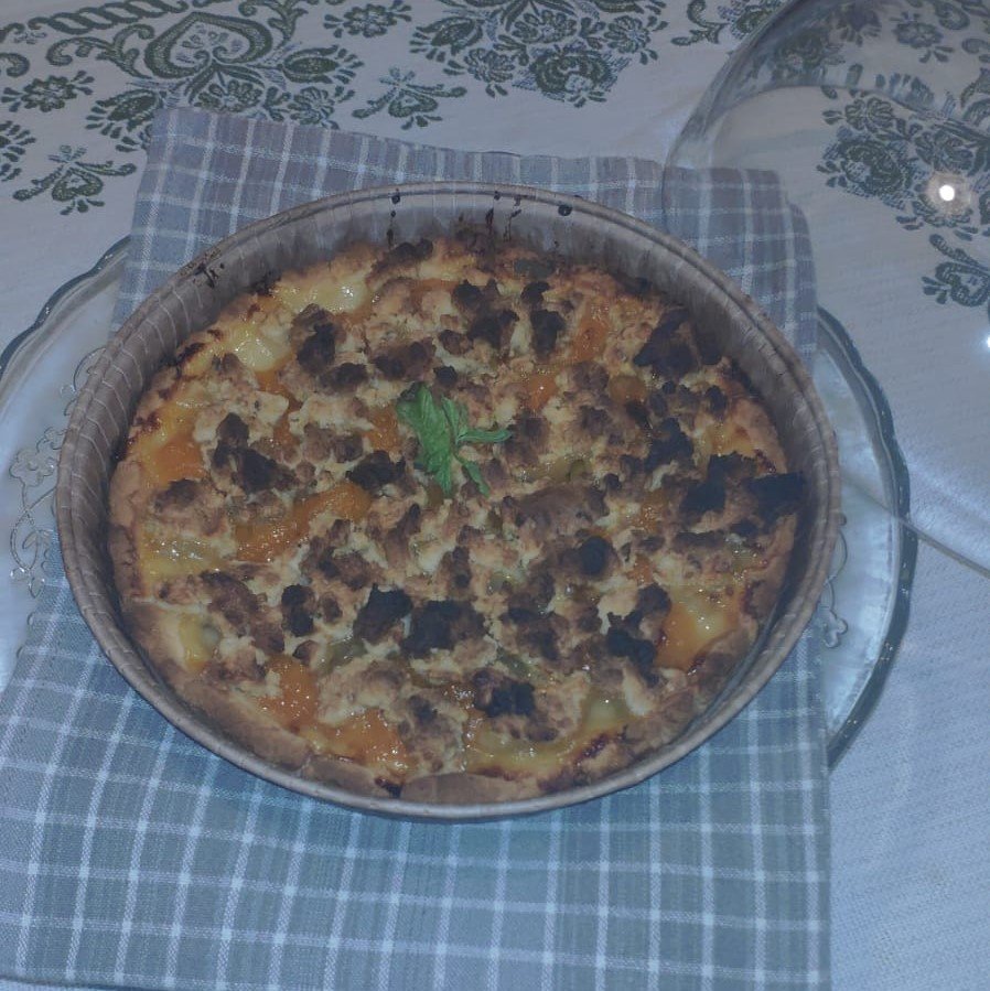 Crostata senza glutine con albicocche e frutta secca
