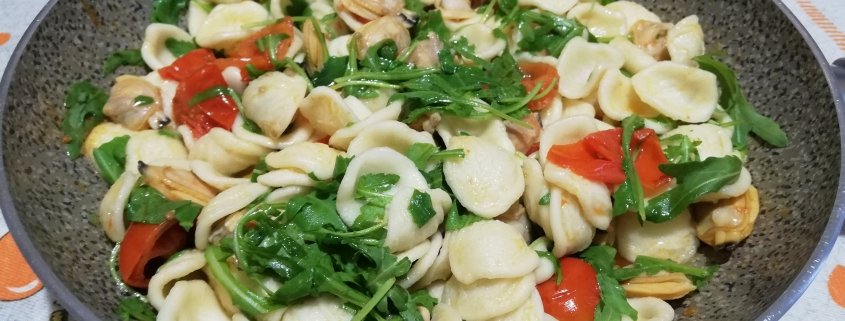 Orecchiette con vongole e rughetta