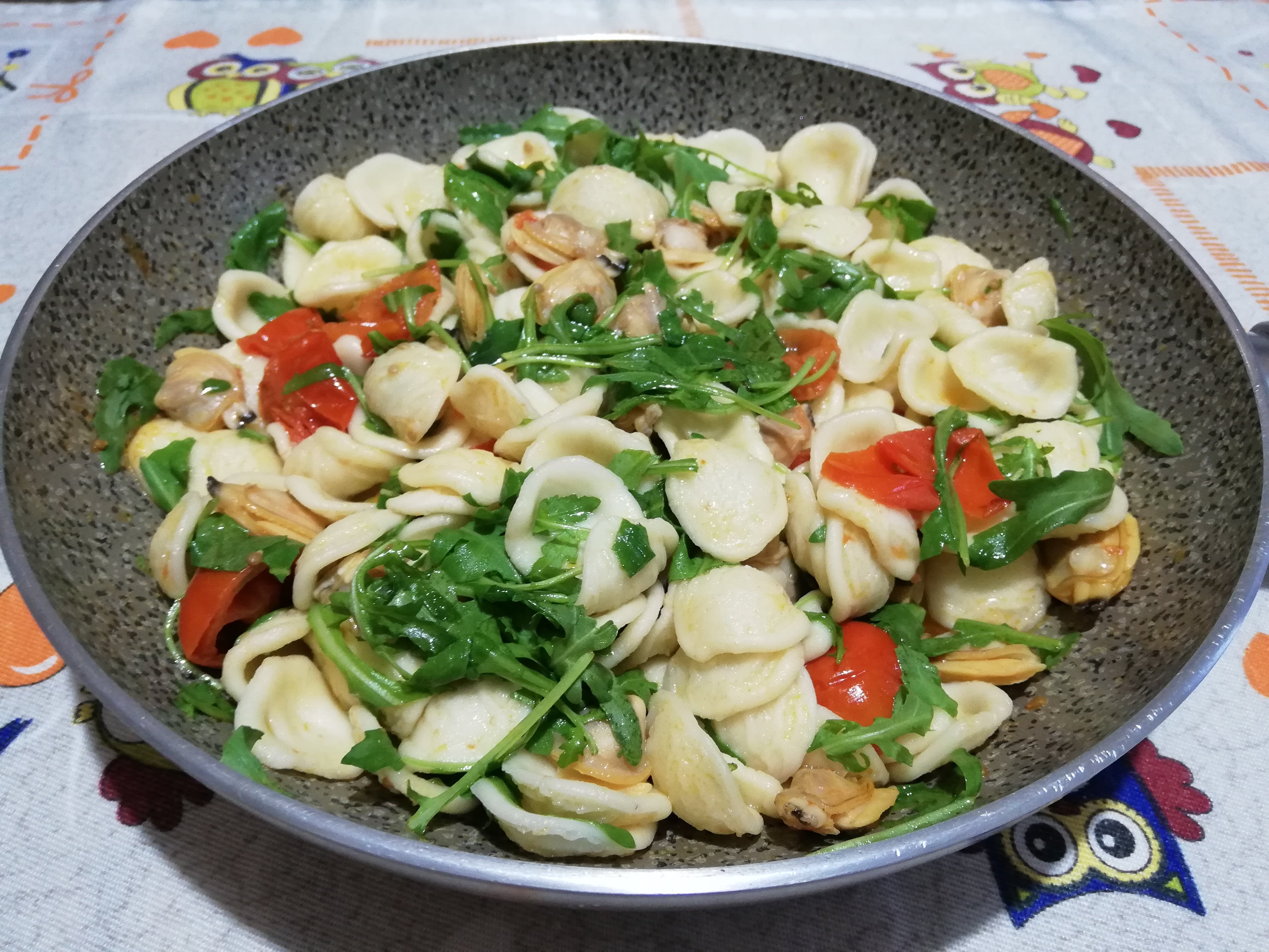 Orecchiette con vongole e rughetta