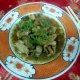 Pollo in salsa ai fagioli neri e funghi