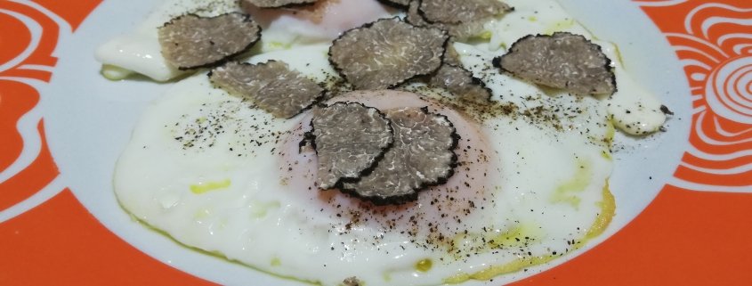 Uova al tegamino col tartufo