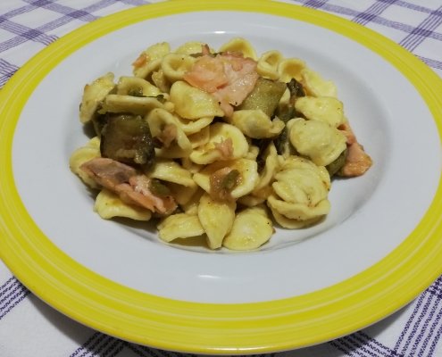 Orecchiette zucchine e salmone