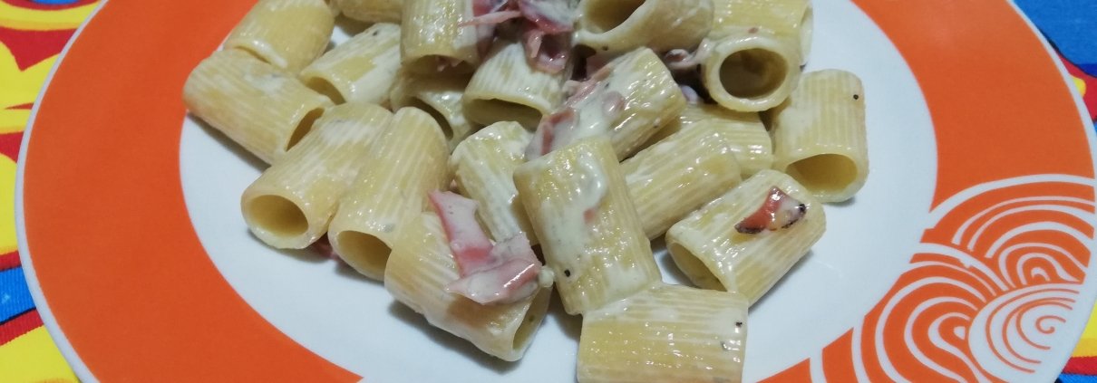 Mezze maniche speck e gorgonzola