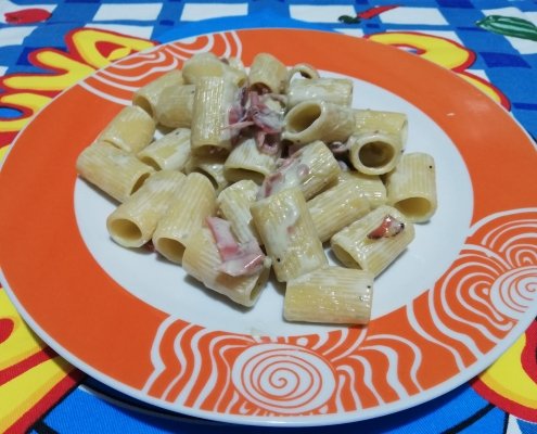 Mezze maniche speck e gorgonzola